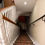 아파트 Donegal House