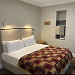 Donegal House 아파트