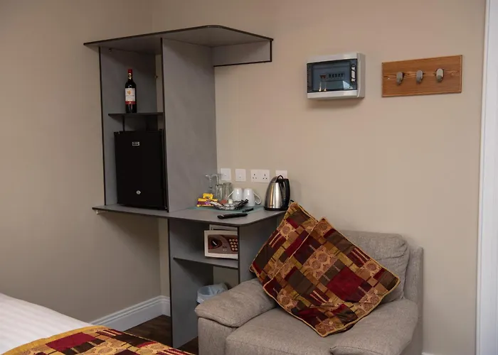 Апартаменты Donegal House *