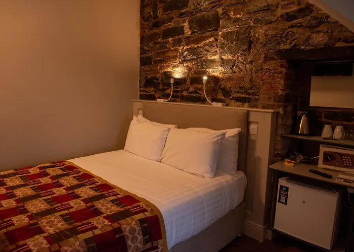 Апартаменты Donegal House *