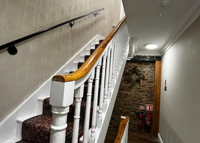 Апартаменты Donegal House *