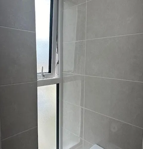 Апартаменты Donegal House *